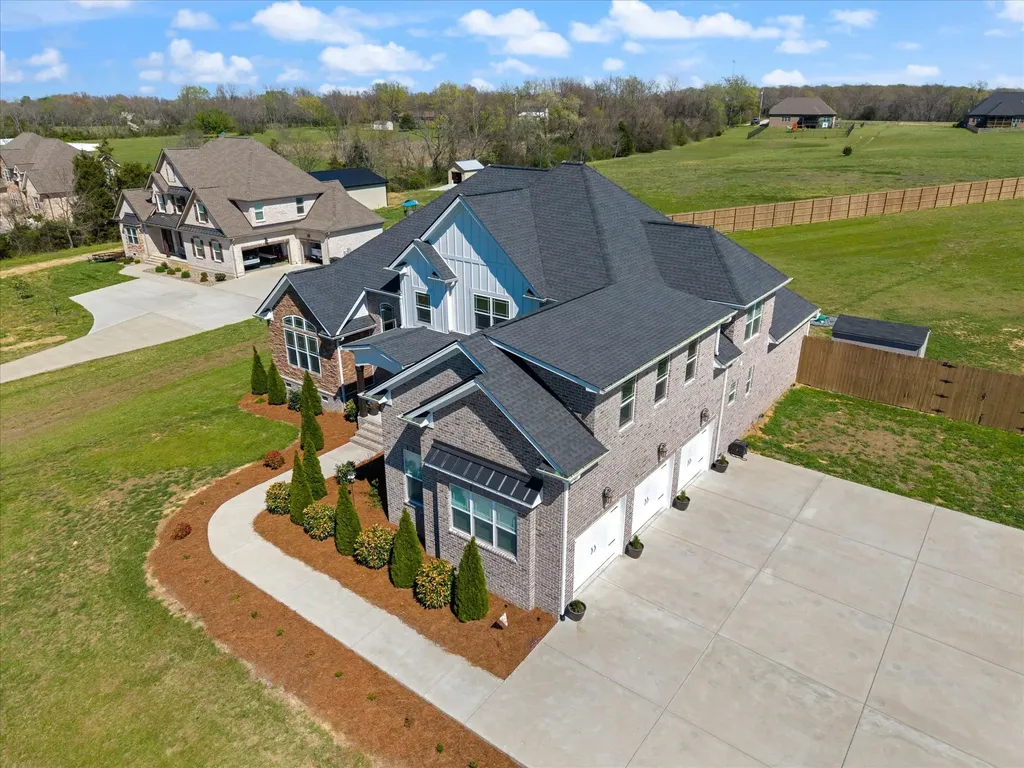 2507 Tom Austin Highway Greenbrier TN 37073