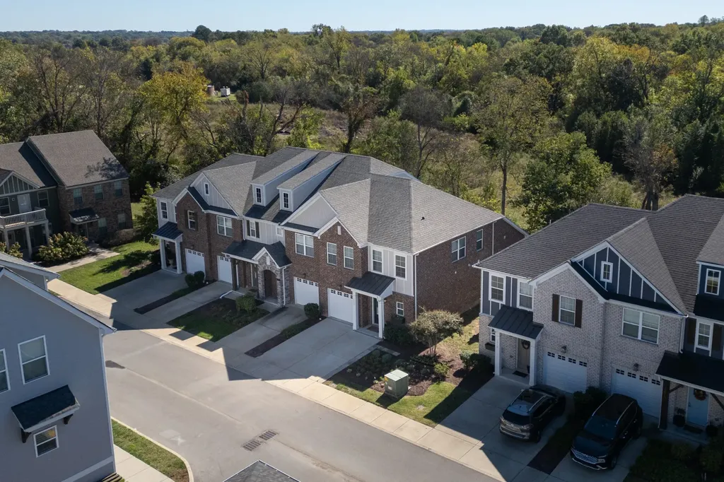 1022 Emery Bay Circle Hendersonville TN 37075