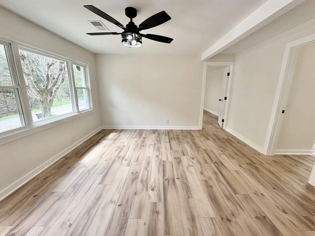 220 Friendship Hollow Road, S Pleasant Shade TN 37145