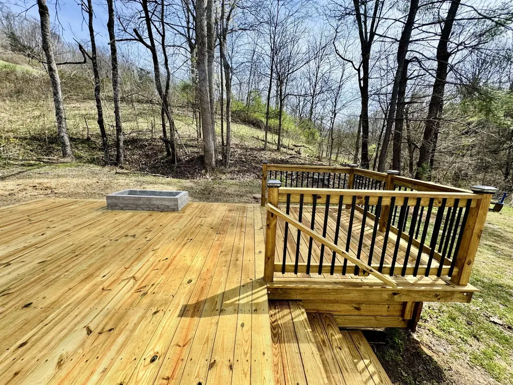 220 Friendship Hollow Road, S Pleasant Shade TN 37145