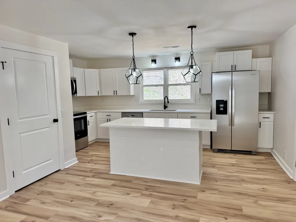 220 Friendship Hollow Road, S Pleasant Shade TN 37145