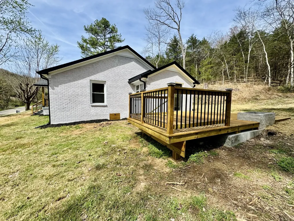 220 Friendship Hollow Road, S Pleasant Shade TN 37145