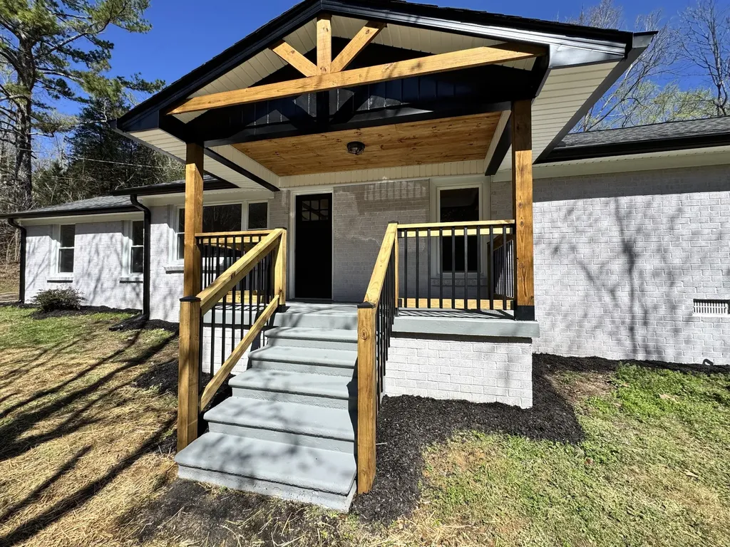 220 Friendship Hollow Road, S Pleasant Shade TN 37145