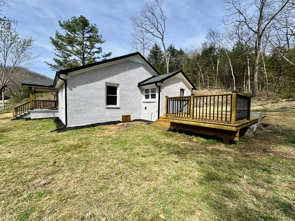 220 Friendship Hollow Road, S Pleasant Shade TN 37145