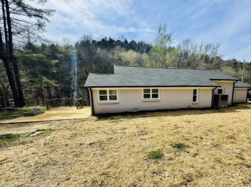 220 Friendship Hollow Road, S Pleasant Shade TN 37145