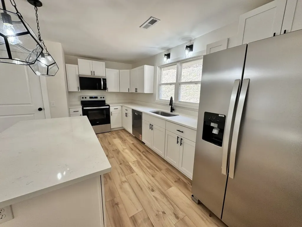 220 Friendship Hollow Road, S Pleasant Shade TN 37145