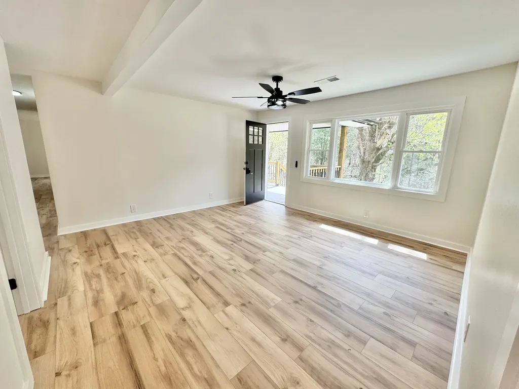 220 Friendship Hollow Road, S Pleasant Shade TN 37145