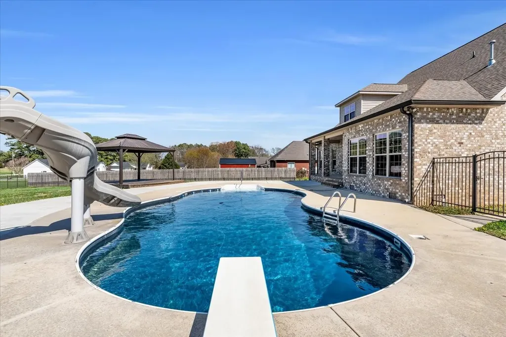 71 Lancaster Street Hillsboro TN 37342