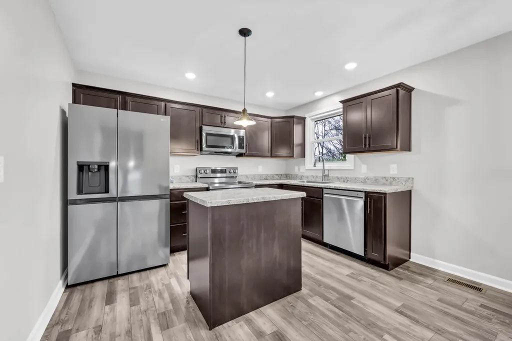 306 Dale Terrace Clarksville TN 37042