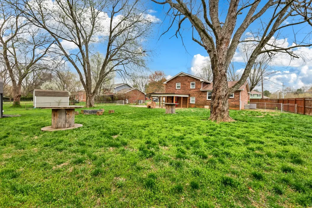 306 Dale Terrace Clarksville TN 37042