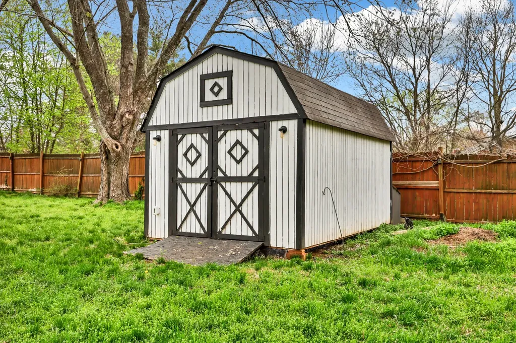306 Dale Terrace Clarksville TN 37042