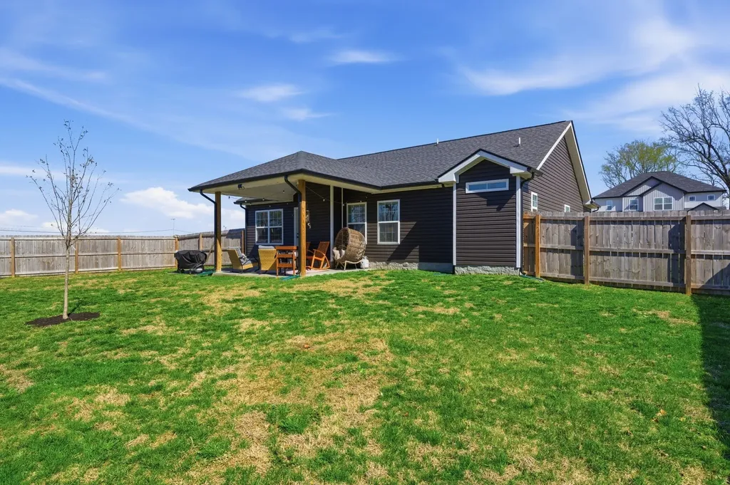 2014 Ireland Way Clarksville TN 37042