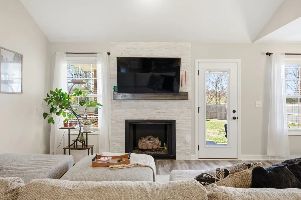 2014 Ireland Way Clarksville TN 37042