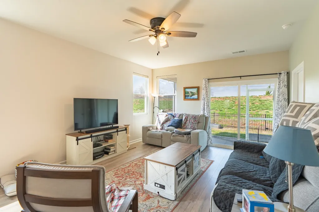 7076 Lang Avenue White House TN 37188