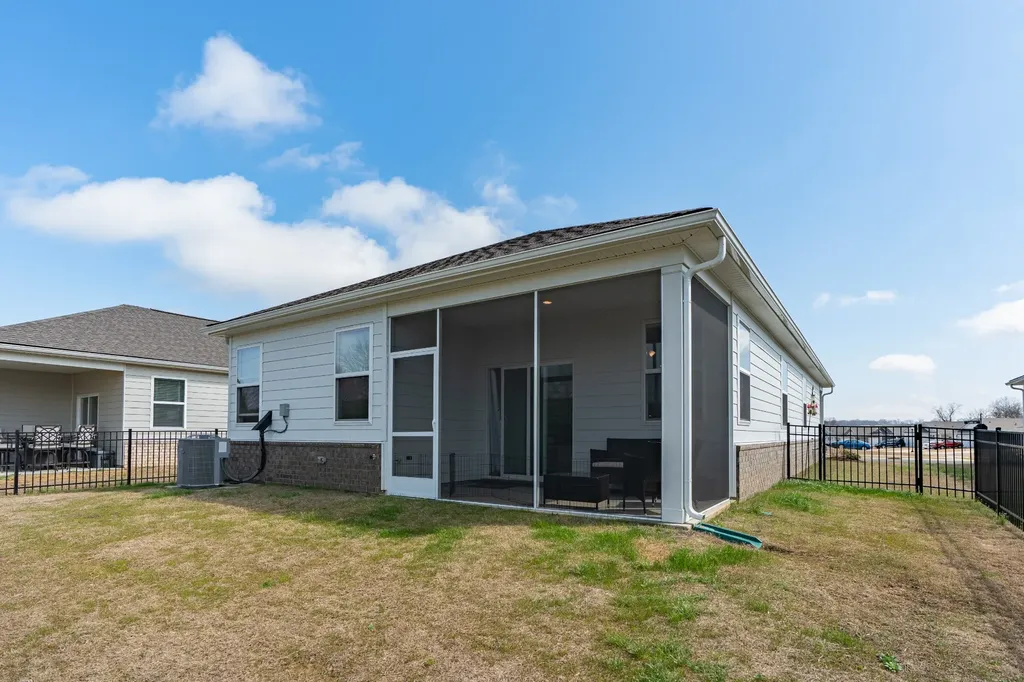 7076 Lang Avenue White House TN 37188
