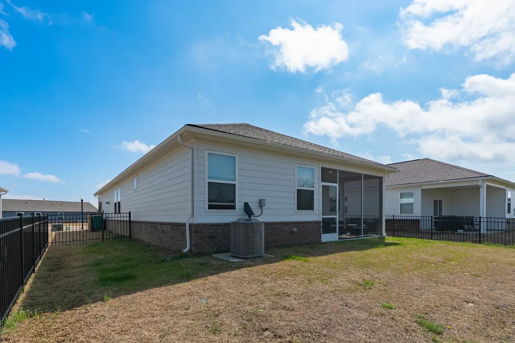 7076 Lang Avenue White House TN 37188