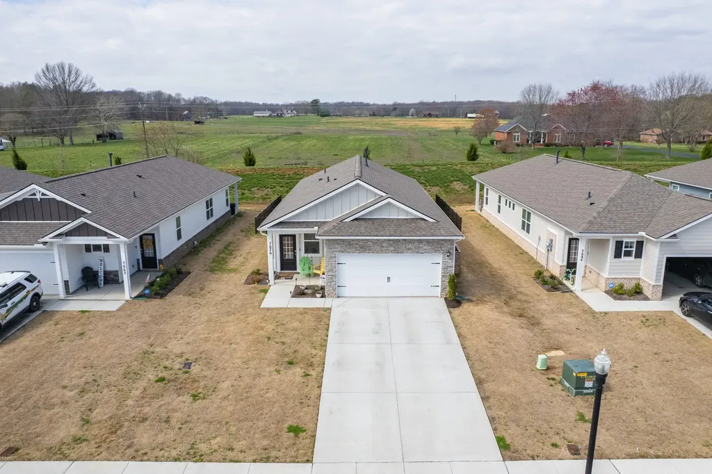 7076 Lang Avenue White House TN 37188