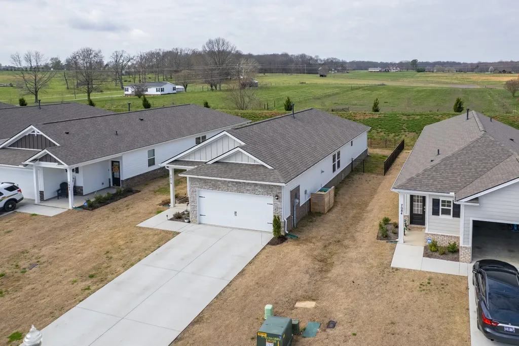 7076 Lang Avenue White House TN 37188