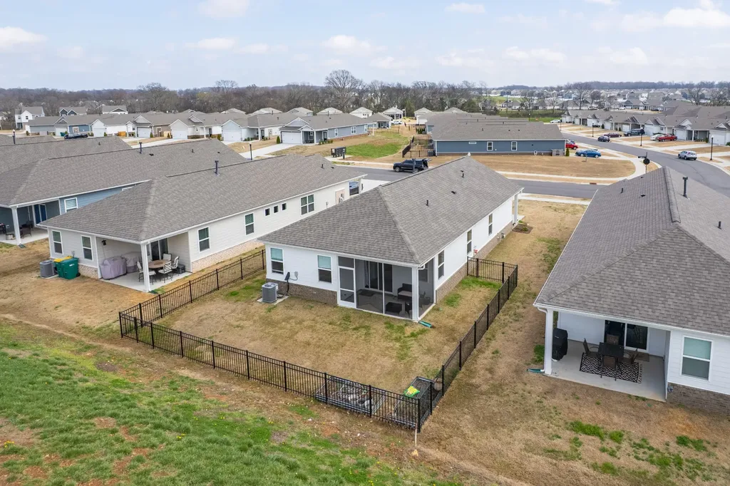 7076 Lang Avenue White House TN 37188