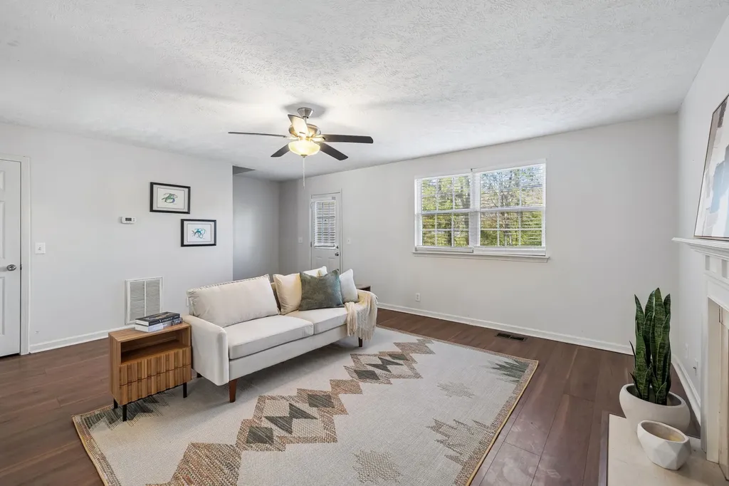 1120 Waggoner Ct, W Nashville TN 37214