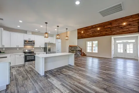 8301 Hartsville Pike, SE Lebanon TN 37087