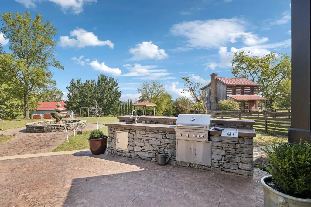 1512 Williamsport Pike Columbia TN 38401