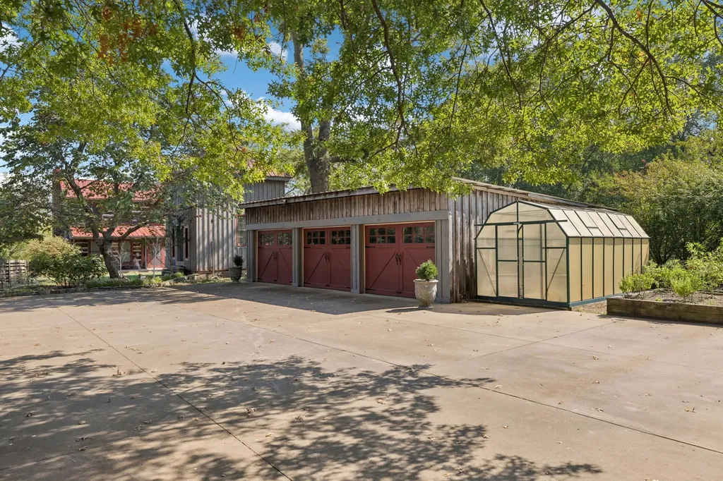 1512 Williamsport Pike Columbia TN 38401