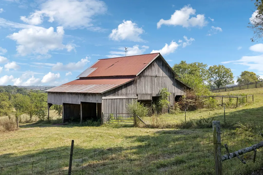 1512 Williamsport Pike Columbia TN 38401