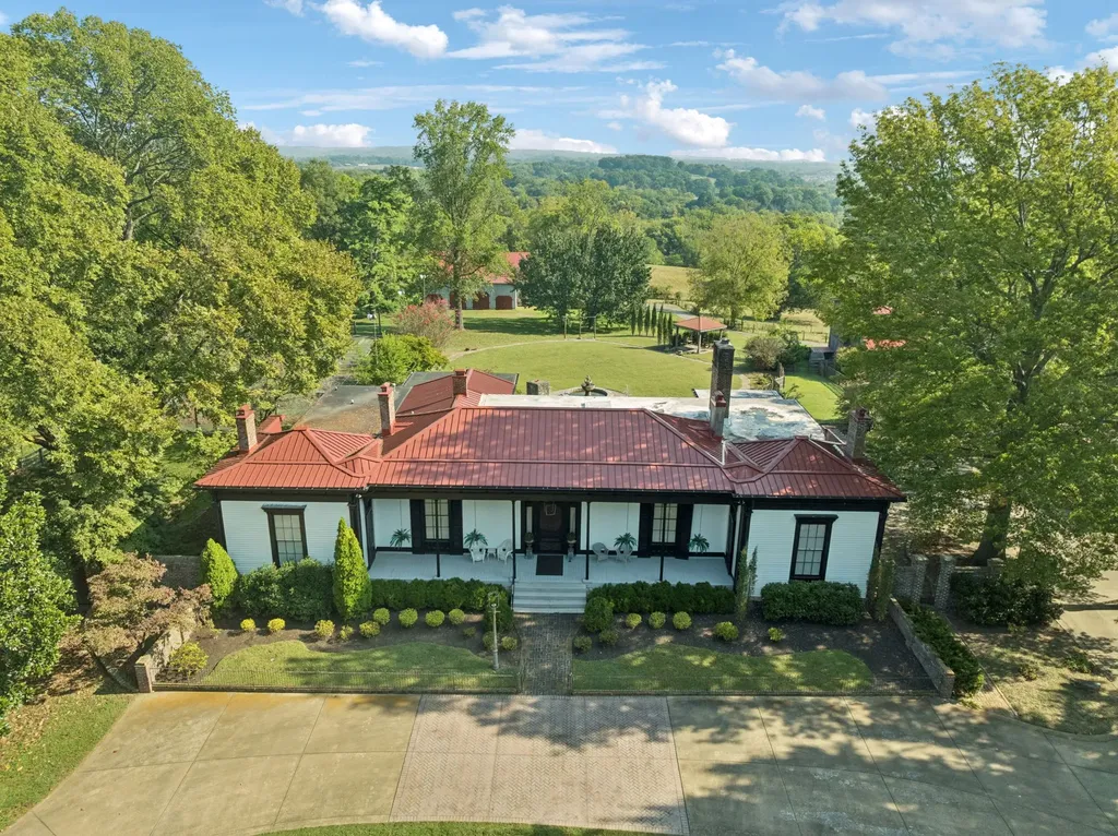 1512 Williamsport Pike Columbia TN 38401