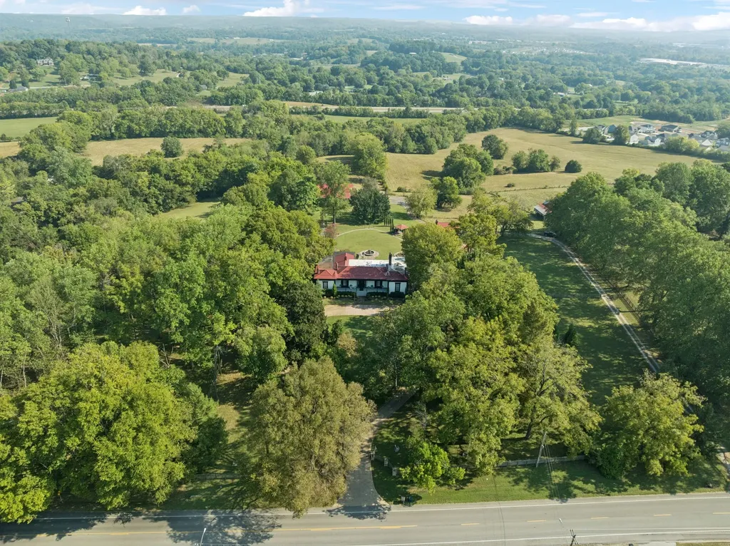 1512 Williamsport Pike Columbia TN 38401