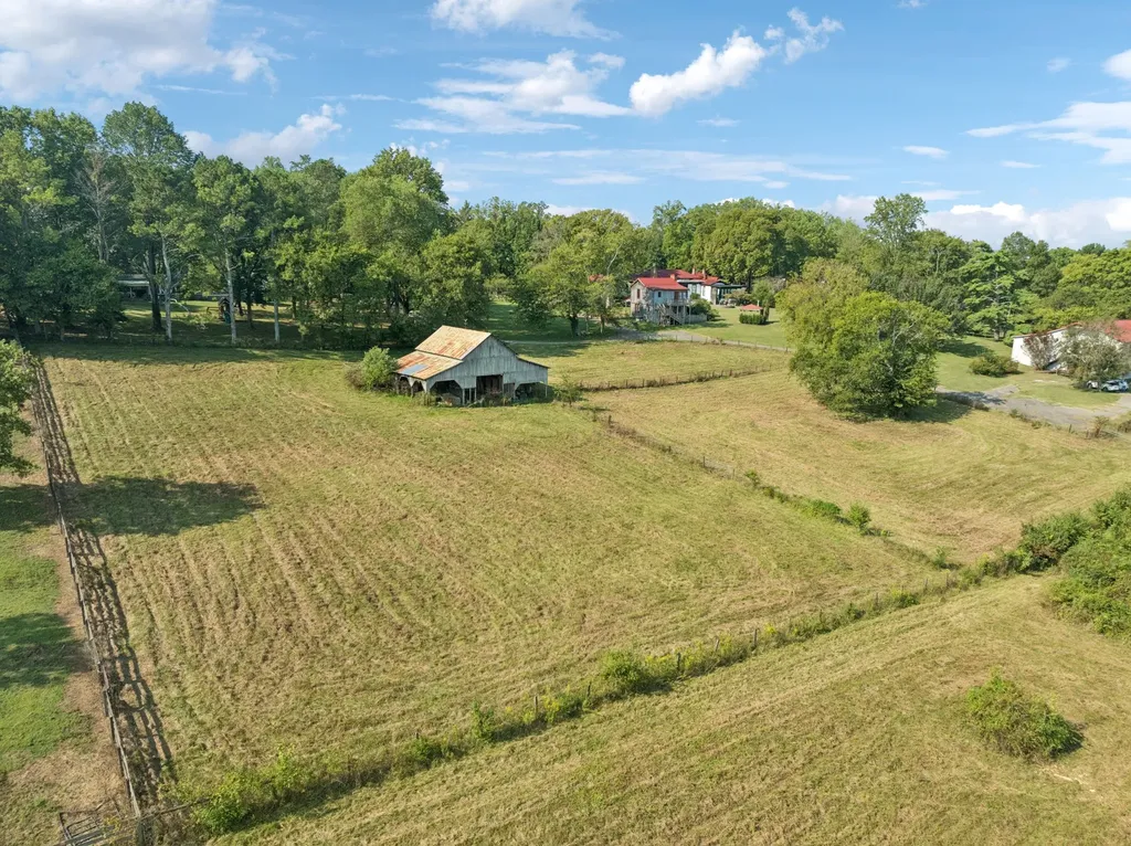 1512 Williamsport Pike Columbia TN 38401