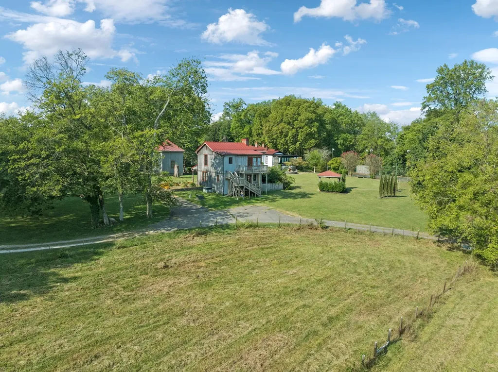 1512 Williamsport Pike Columbia TN 38401