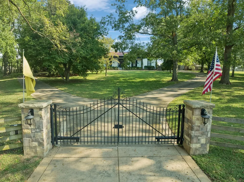 1512 Williamsport Pike Columbia TN 38401
