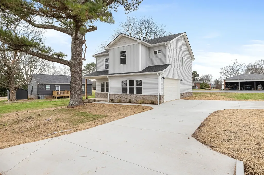 101 Hilltop Drive Columbia TN 38401