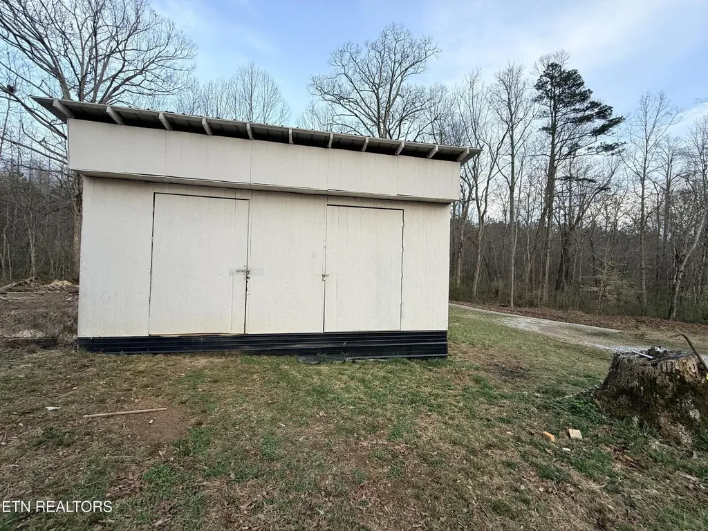 586 Rugby Highway Robbins TN 37852