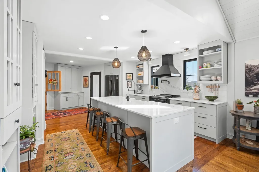2496 Old Natchez Trace Franklin TN 37069