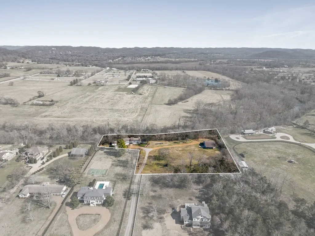 2496 Old Natchez Trace Franklin TN 37069