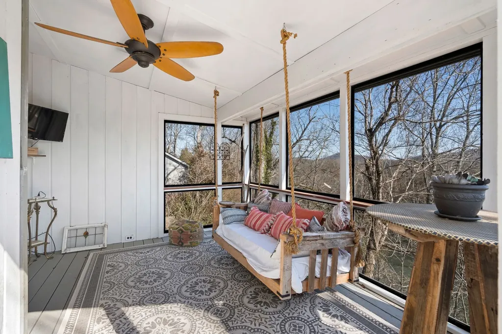 2496 Old Natchez Trace Franklin TN 37069