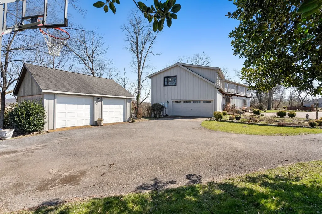 2496 Old Natchez Trace Franklin TN 37069