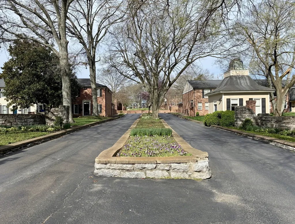 5025 Hillsboro Pike Nashville TN 37215