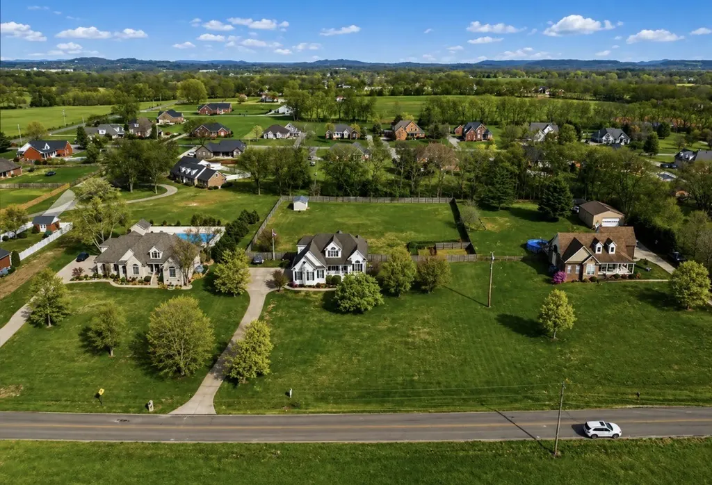 7141 Old Zion Road Columbia TN 38401