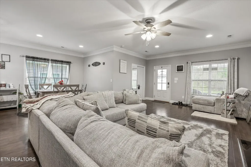 127 W Rarity Ridge Parkway Oak Ridge TN 37830