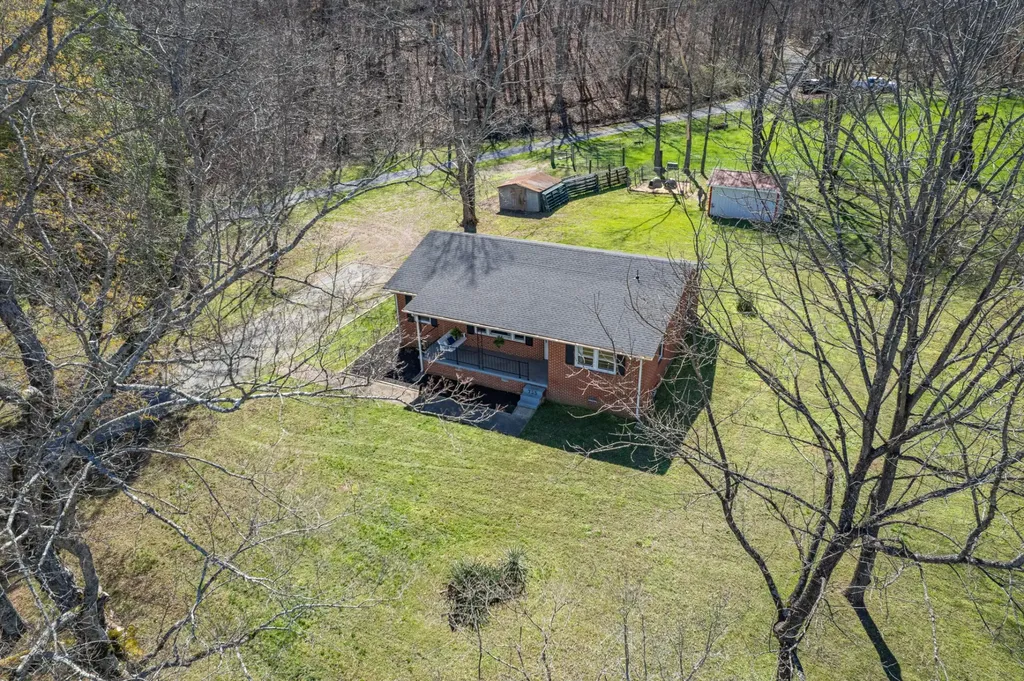 755 Briar Pond Road Centerville TN 37033