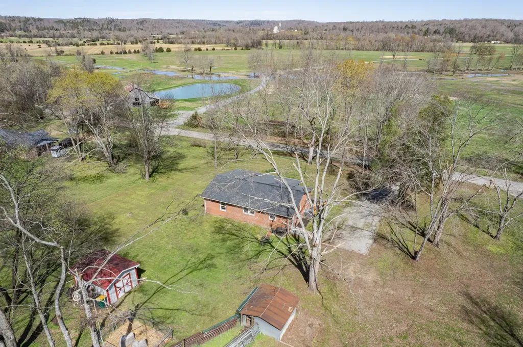 755 Briar Pond Road Centerville TN 37033