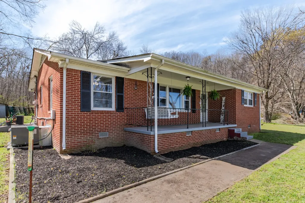 755 Briar Pond Road Centerville TN 37033