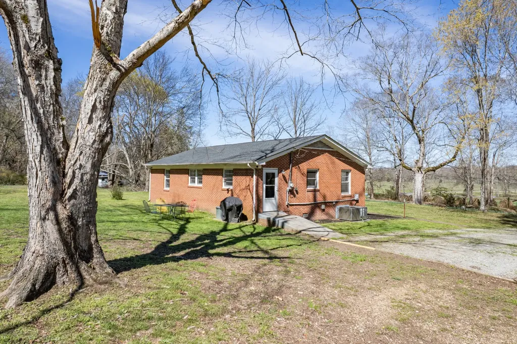 755 Briar Pond Road Centerville TN 37033