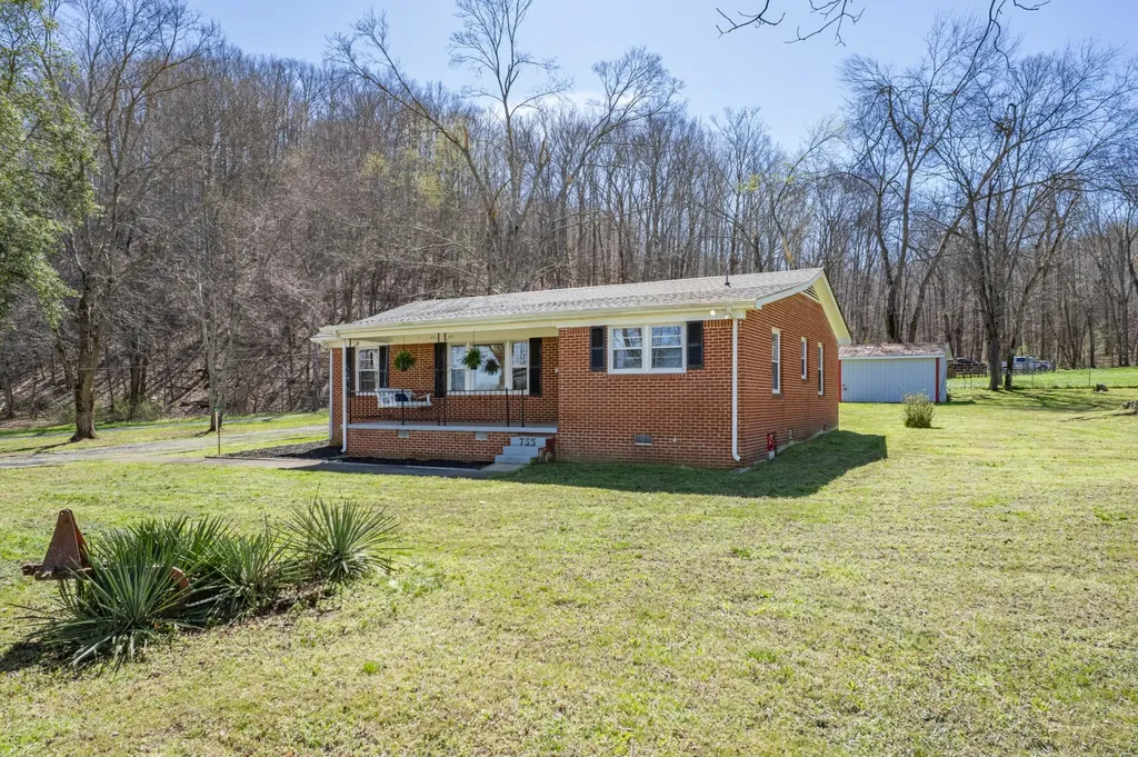 755 Briar Pond Road Centerville TN 37033