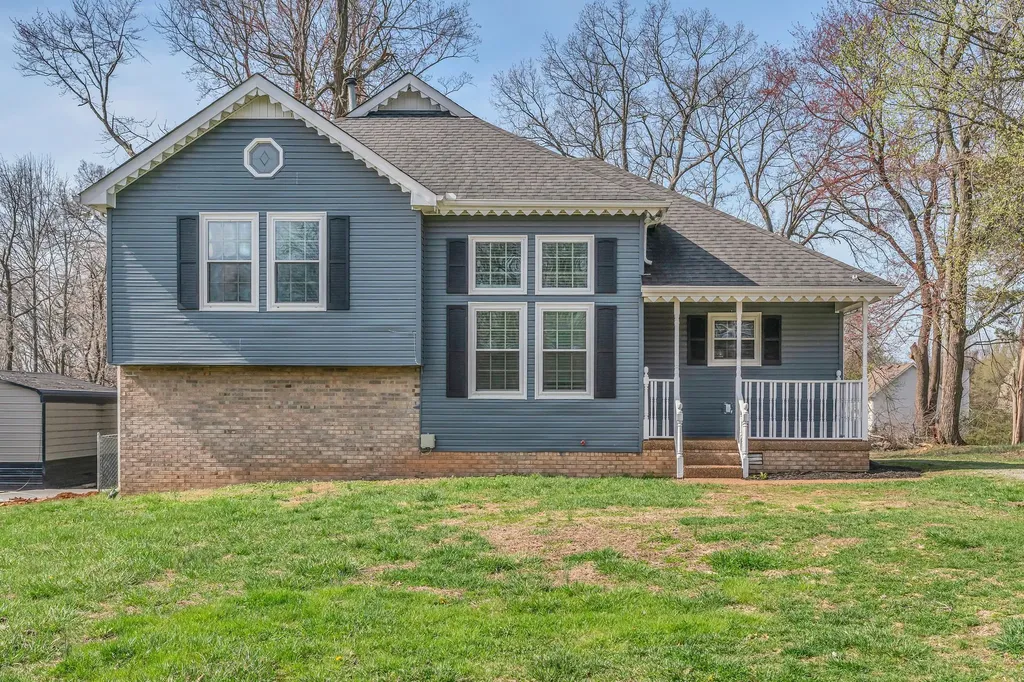 212 Robert Avenue White House TN 37188