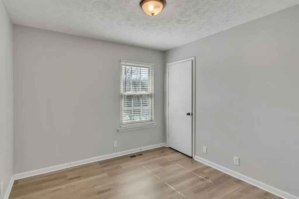 212 Robert Avenue White House TN 37188