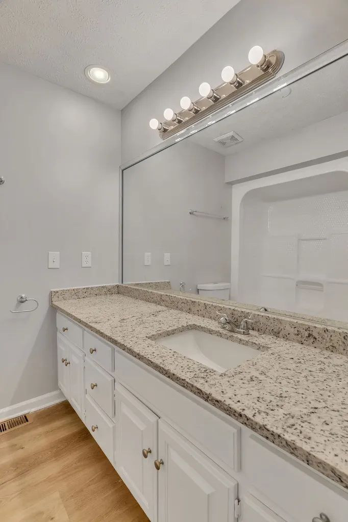 212 Robert Avenue White House TN 37188